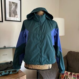 lululemon athletica Cropped Full Zip Windbreaker Jacket in evergreen